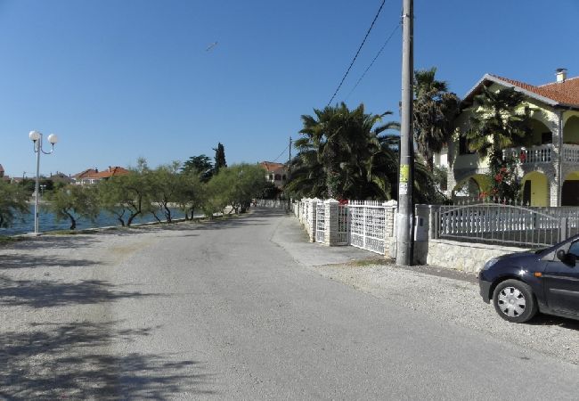 Appartamento a Bibinje - Appartamento in Bibigne (Bibinje) con vista mare, terrazzo, Climatizzazione, WIFI (868-4) Appartamento a Bibinje - Appartamento in Bibigne (Bibinje) con vista mare, terrazzo, Climatizzazione, WIFI (868-4)