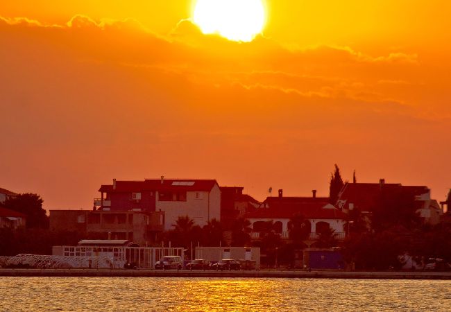 Appartamento a Bibinje - Appartamento in Bibigne (Bibinje) con vista mare, terrazzo, Climatizzazione, WIFI (868-4) Appartamento a Bibinje - Appartamento in Bibigne (Bibinje) con vista mare, terrazzo, Climatizzazione, WIFI (868-4)