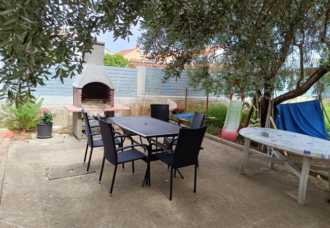 Appartamento a Bibinje - Appartamento in Bibigne (Bibinje) con vista mare, terrazzo, Climatizzazione, WIFI (868-4) Appartamento a Bibinje - Appartamento in Bibigne (Bibinje) con vista mare, terrazzo, Climatizzazione, WIFI (868-4)