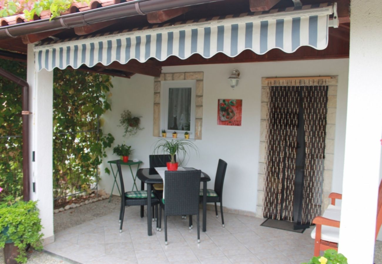 Appartamento a Privlaka - Appartamento in Sabunike con terrazzo, Climatizzazione, WIFI (231-2)