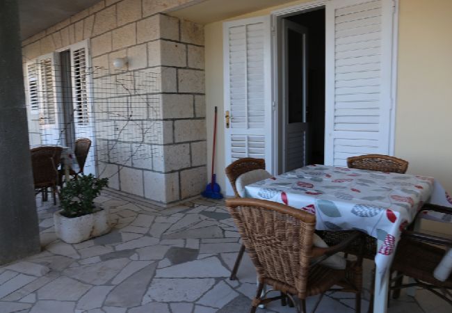 Appartamento a Lumbarda - Appartamento in Lombarda (Lumbrada) con vista mare, terrazzo, WIFI, Lavatrice (869-3) Appartamento a Lumbarda - Appartamento in Lombarda (Lumbrada) con vista mare, terrazzo, WIFI, Lavatrice (869-3)