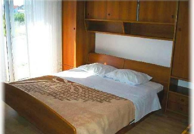 Appartamento a Lopar - Appartamento in Loparo (Lopar) con balcone, Climatizzazione, WIFI, Lavatrice (696-6) Appartamento a Lopar - Appartamento in Loparo (Lopar) con balcone, Climatizzazione, WIFI, Lavatrice (696-6)