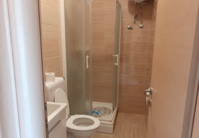 Appartamento a Lopar - Appartamento in Loparo (Lopar) con balcone, Climatizzazione, WIFI, Lavatrice (696-6) Appartamento a Lopar - Appartamento in Loparo (Lopar) con balcone, Climatizzazione, WIFI, Lavatrice (696-6)
