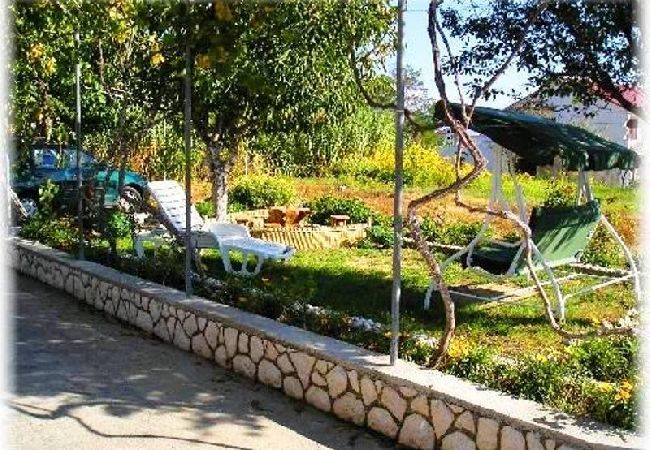 Appartamento a Lopar - Appartamento in Loparo (Lopar) con balcone, Climatizzazione, WIFI, Lavatrice (696-6) Appartamento a Lopar - Appartamento in Loparo (Lopar) con balcone, Climatizzazione, WIFI, Lavatrice (696-6)