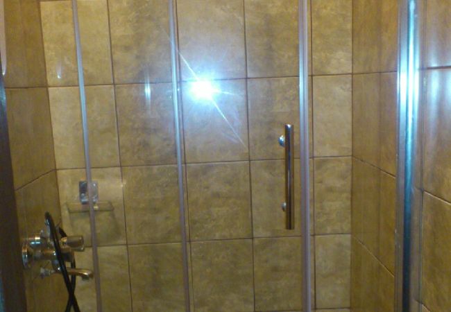 Appartamento a Kampor - Appartamento in Kampor con terrazzo, Climatizzazione, WIFI, Lavatrice (895-3) Appartamento a Kampor - Appartamento in Kampor con terrazzo, Climatizzazione, WIFI, Lavatrice (895-3)