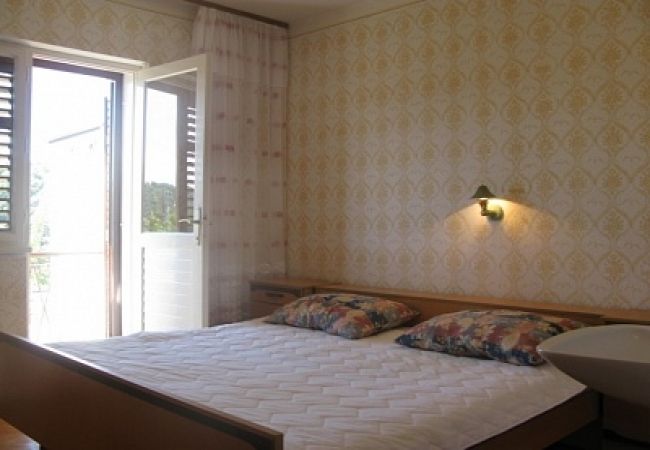 Appartamento a Kampor - Appartamento in Kampor con balcone, Climatizzazione, WIFI, Lavatrice (895-4) Appartamento a Kampor - Appartamento in Kampor con balcone, Climatizzazione, WIFI, Lavatrice (895-4)