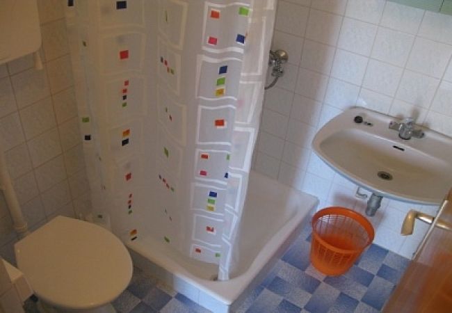 Appartamento a Kampor - Appartamento in Kampor con balcone, Climatizzazione, WIFI, Lavatrice (895-4) Appartamento a Kampor - Appartamento in Kampor con balcone, Climatizzazione, WIFI, Lavatrice (895-4)