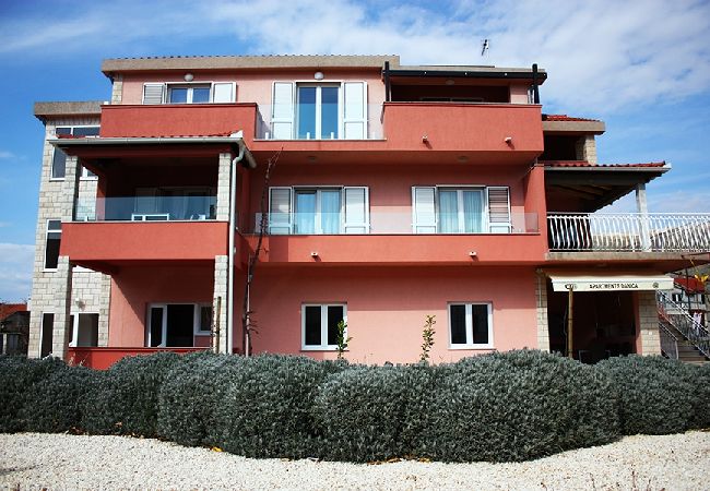 Appartamento a Grebaštica - Appartamento in Grebaštica con vista mare, terrazzo, Climatizzazione, WIFI (886-2) Appartamento a Grebaštica - Appartamento in Grebaštica con vista mare, terrazzo, Climatizzazione, WIFI (886-2)