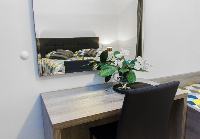 Appartamento a Grebaštica - Appartamento in Grebaštica con vista mare, terrazzo, Climatizzazione, WIFI (886-3) Appartamento a Grebaštica - Appartamento in Grebaštica con vista mare, terrazzo, Climatizzazione, WIFI (886-3)