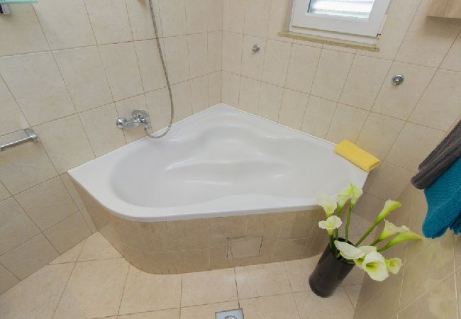 Appartamento a Grebaštica - Appartamento in Grebaštica con vista mare, terrazzo, Climatizzazione, WIFI (886-3) Appartamento a Grebaštica - Appartamento in Grebaštica con vista mare, terrazzo, Climatizzazione, WIFI (886-3)