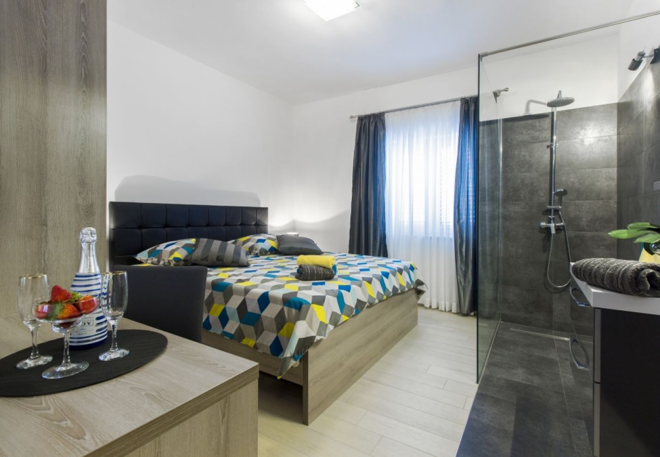 Appartamento a Grebaštica - Appartamento in Grebaštica con vista mare, terrazzo, Climatizzazione, WIFI (886-3)