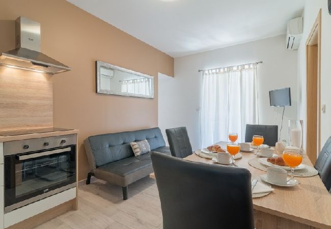 Appartamento a Nin - Appartamento in Nona (Nin) con terrazzo, Climatizzazione, WIFI (864-4) Appartamento a Nin - Appartamento in Nona (Nin) con terrazzo, Climatizzazione, WIFI (864-4)