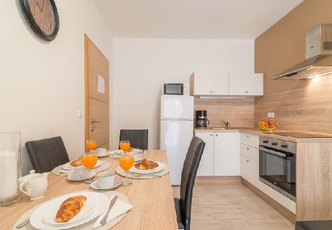 Appartamento a Nin - Appartamento in Nona (Nin) con terrazzo, Climatizzazione, WIFI (864-4) Appartamento a Nin - Appartamento in Nona (Nin) con terrazzo, Climatizzazione, WIFI (864-4)