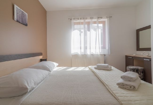 Appartamento a Nin - Appartamento in Nona (Nin) con terrazzo, Climatizzazione, WIFI (864-4) Appartamento a Nin - Appartamento in Nona (Nin) con terrazzo, Climatizzazione, WIFI (864-4)