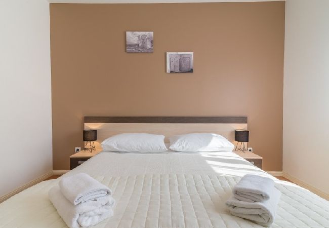 Appartamento a Nin - Appartamento in Nona (Nin) con terrazzo, Climatizzazione, WIFI (864-4) Appartamento a Nin - Appartamento in Nona (Nin) con terrazzo, Climatizzazione, WIFI (864-4)