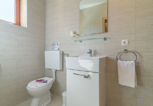 Appartamento a Nin - Appartamento in Nona (Nin) con terrazzo, Climatizzazione, WIFI (864-4) Appartamento a Nin - Appartamento in Nona (Nin) con terrazzo, Climatizzazione, WIFI (864-4)