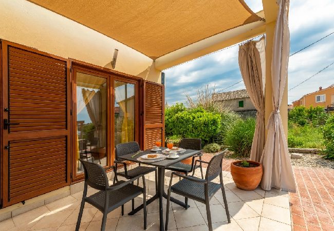 Appartamento a Nin - Appartamento in Nona (Nin) con terrazzo, Climatizzazione, WIFI (864-4) Appartamento a Nin - Appartamento in Nona (Nin) con terrazzo, Climatizzazione, WIFI (864-4)