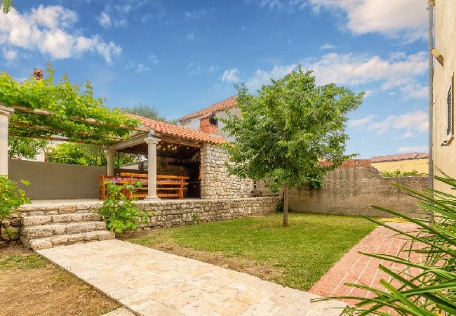 Appartamento a Nin - Appartamento in Nona (Nin) con terrazzo, Climatizzazione, WIFI (864-4) Appartamento a Nin - Appartamento in Nona (Nin) con terrazzo, Climatizzazione, WIFI (864-4)