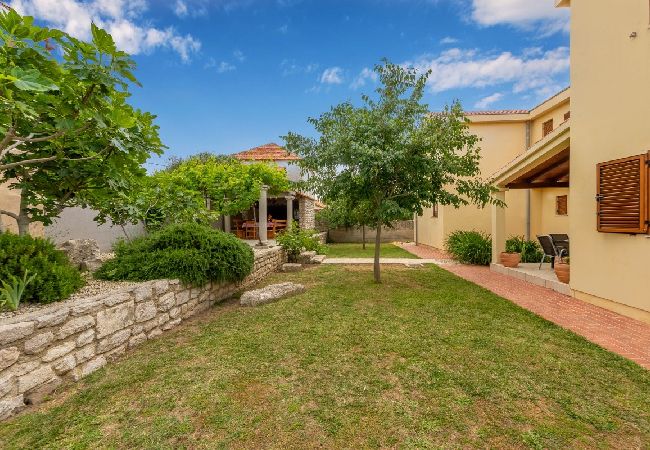 Appartamento a Nin - Appartamento in Nona (Nin) con terrazzo, Climatizzazione, WIFI (864-4) Appartamento a Nin - Appartamento in Nona (Nin) con terrazzo, Climatizzazione, WIFI (864-4)