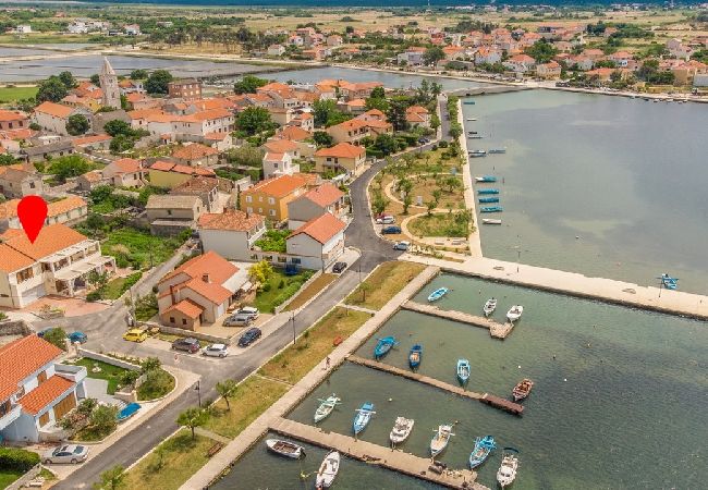 Appartamento a Nin - Appartamento in Nona (Nin) con terrazzo, Climatizzazione, WIFI (864-4) Appartamento a Nin - Appartamento in Nona (Nin) con terrazzo, Climatizzazione, WIFI (864-4)