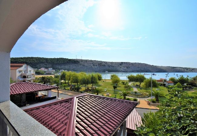 Appartamento a Lopar - Appartamento in Loparo (Lopar) con Climatizzazione, WIFI (613-3) Appartamento a Lopar - Appartamento in Loparo (Lopar) con Climatizzazione, WIFI (613-3)