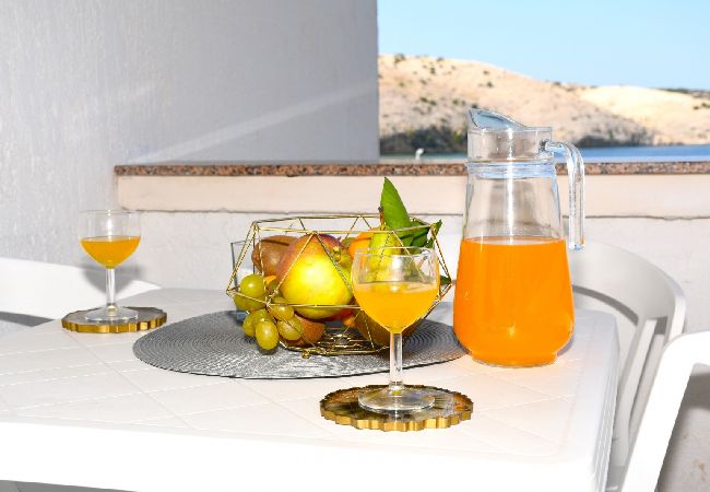 Appartamento a Lopar - Appartamento in Loparo (Lopar) con vista mare, terrazzo, Climatizzazione, WIFI (613-4) Appartamento a Lopar - Appartamento in Loparo (Lopar) con vista mare, terrazzo, Climatizzazione, WIFI (613-4)