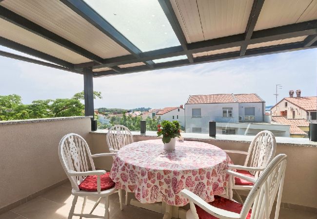 Appartamento a Štinjan - Appartamento in Stignano (Stinjan) con vista mare, Climatizzazione, WIFI, Lavatrice (3326-1) Appartamento a Štinjan - Appartamento in Stignano (Stinjan) con vista mare, Climatizzazione, WIFI, Lavatrice (3326-1)