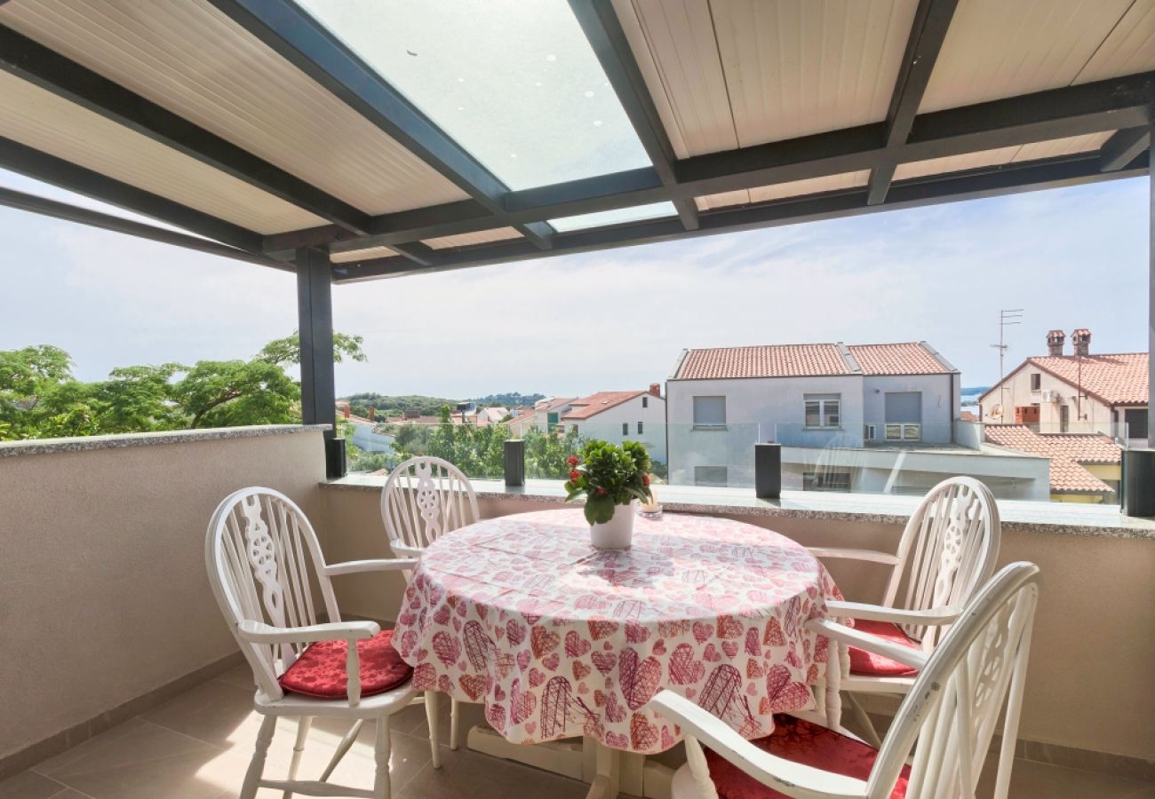 Appartamento a Štinjan - Appartamento in Stignano (Stinjan) con vista mare, Climatizzazione, WIFI, Lavatrice (3326-1)