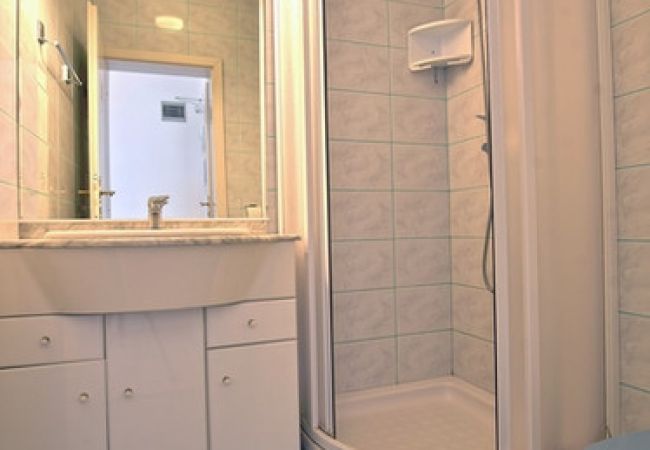 Appartamento a Porec - Appartamento in Parenzo (Porec) con terrazzo, WIFI (819-3) Appartamento a Porec - Appartamento in Parenzo (Porec) con terrazzo, WIFI (819-3)