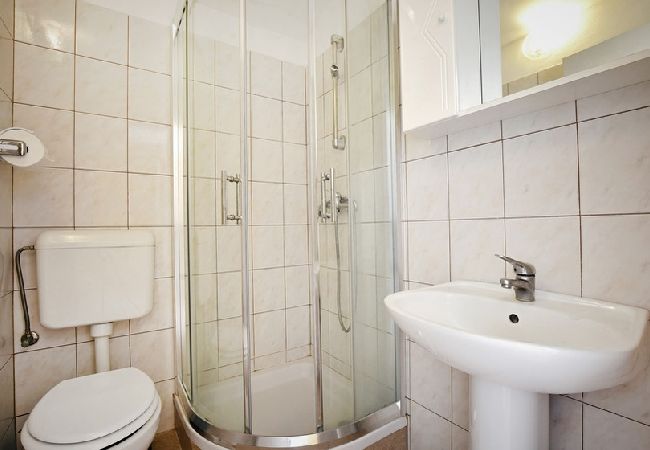 Studio a Porec - Appartamento Studio in Parenzo (Porec) con vista mare, balcone, Climatizzazione, WIFI (819-6) Studio a Porec - Appartamento Studio in Parenzo (Porec) con vista mare, balcone, Climatizzazione, WIFI (819-6)