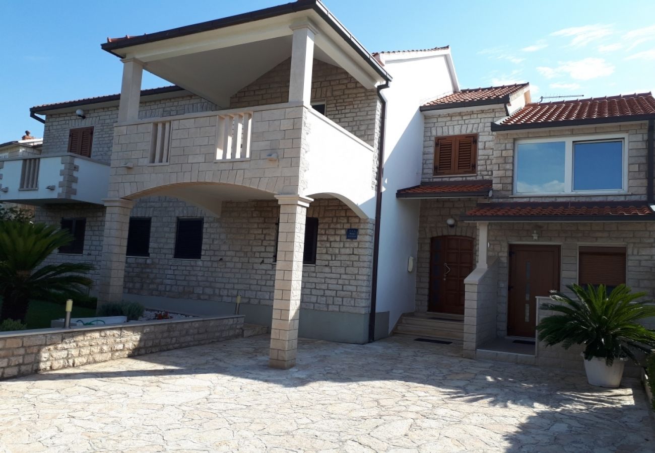 Appartamento a Supetar - Appartamento in San Pietro della Brazza (Supetar) con vista mare, terrazzo, Climatizzazione, WIFI (3361-1)