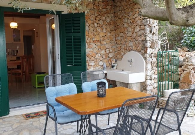 Casa a Bol - Casa Robinson in Vallo della Brazza (Bol) con vista mare, terrazzo, Climatizzazione, WIFI (3414-1) Casa a Bol - Casa Robinson in Vallo della Brazza (Bol) con vista mare, terrazzo, Climatizzazione, WIFI (3414-1)