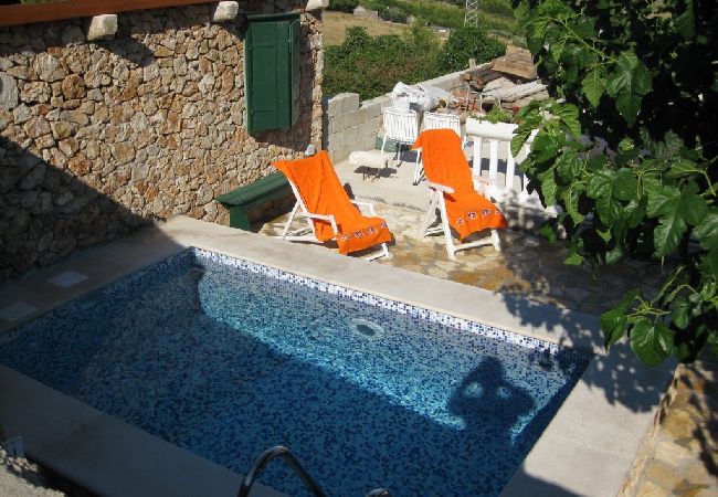 Casa a Bol - Casa Robinson in Vallo della Brazza (Bol) con vista mare, terrazzo, Climatizzazione, WIFI (3414-1) Casa a Bol - Casa Robinson in Vallo della Brazza (Bol) con vista mare, terrazzo, Climatizzazione, WIFI (3414-1)