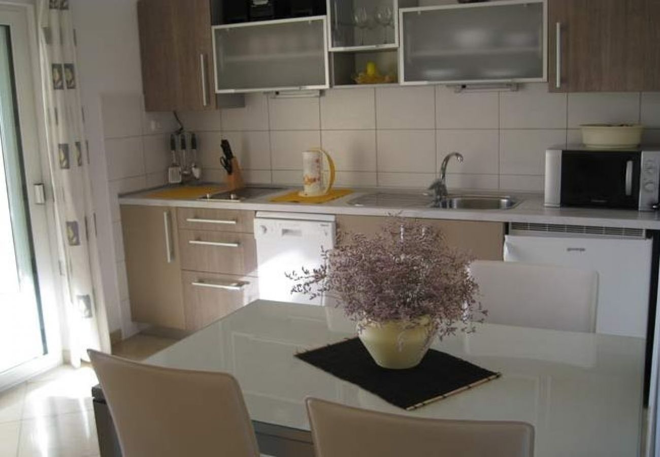 Appartamento a Bol - Appartamento in Vallo della Brazza (Bol) con vista mare, terrazzo, Climatizzazione, WIFI (3417-2)