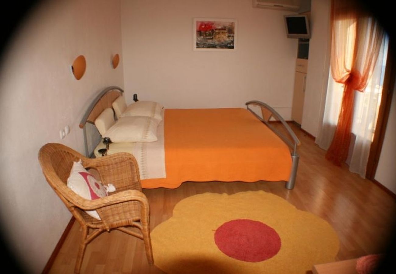 Studio a Bol - Appartamento Studio in Vallo della Brazza (Bol) con vista mare, balcone, Climatizzazione, WIFI (3417-3)