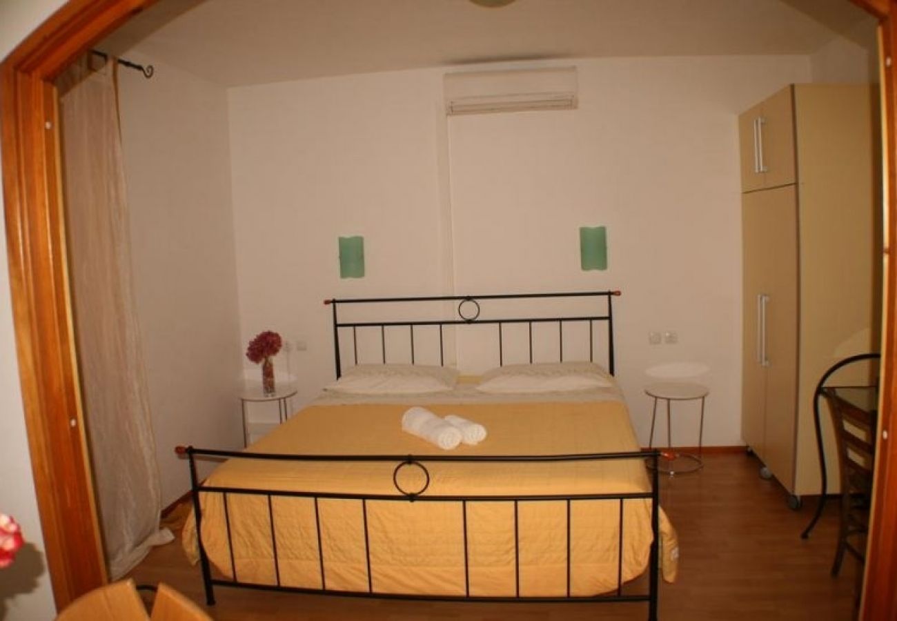 Appartamento a Bol - Appartamento in Vallo della Brazza (Bol) con vista mare, balcone, Climatizzazione, WIFI (3417-4)