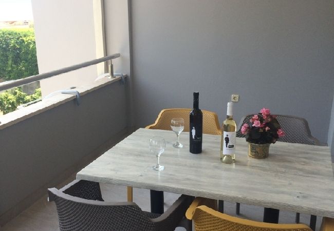 Appartamento a Omiš - Appartamento in Omiš con vista mare, terrazzo, Climatizzazione, WIFI (3422-2) Appartamento a Omiš - Appartamento in Omiš con vista mare, terrazzo, Climatizzazione, WIFI (3422-2)