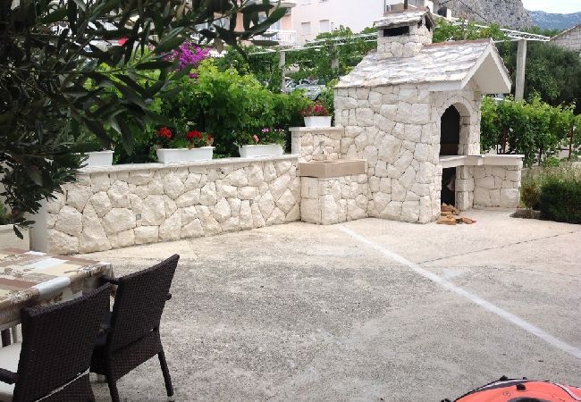 Appartamento a Omiš - Appartamento in Omiš con vista mare, terrazzo, Climatizzazione, WIFI (3422-2) Appartamento a Omiš - Appartamento in Omiš con vista mare, terrazzo, Climatizzazione, WIFI (3422-2)