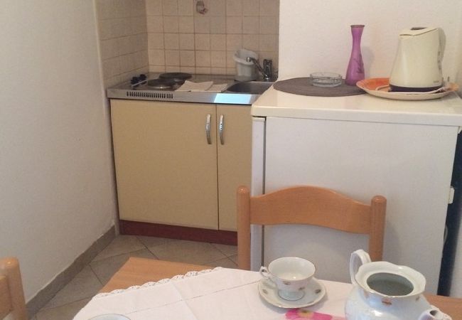 Appartamento a Omiš - Appartamento in Omiš con vista mare, terrazzo, Climatizzazione, WIFI (3422-3) Appartamento a Omiš - Appartamento in Omiš con vista mare, terrazzo, Climatizzazione, WIFI (3422-3)