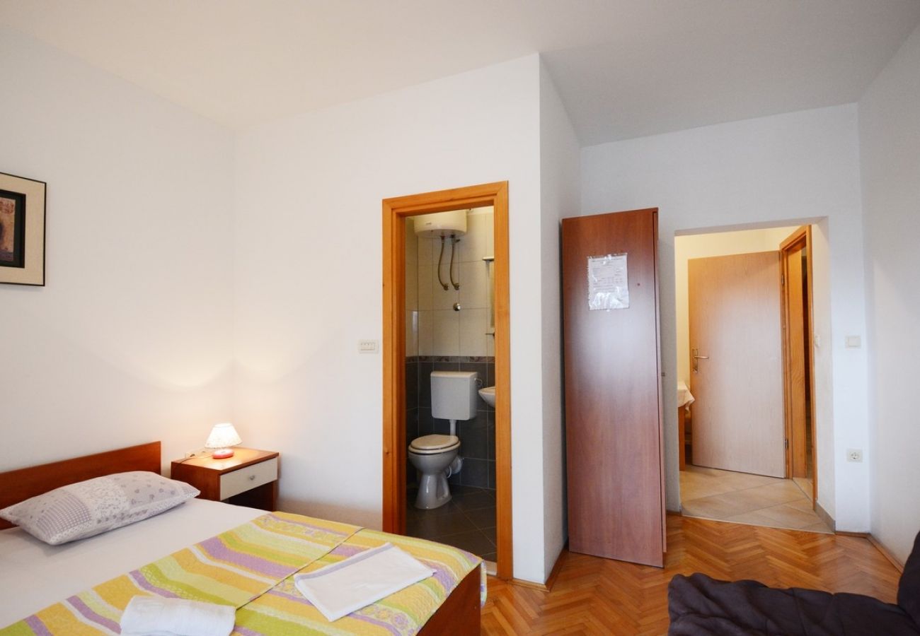 Appartamento a Omiš - Appartamento in Omiš con vista mare, terrazzo, Climatizzazione, WIFI (3422-3)