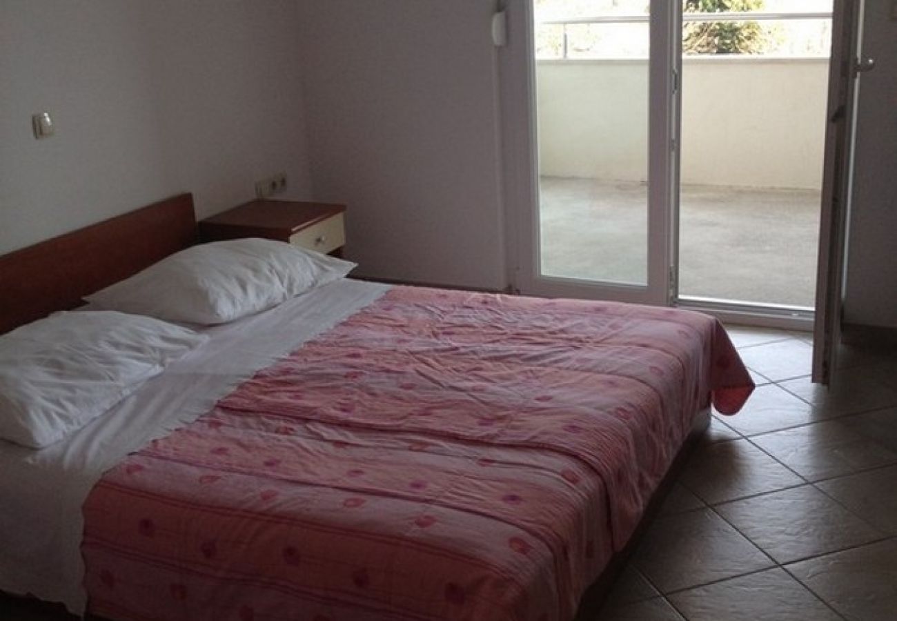 Appartamento a Omiš - Appartamento in Omiš con vista mare, terrazzo, Climatizzazione, WIFI (3422-6)