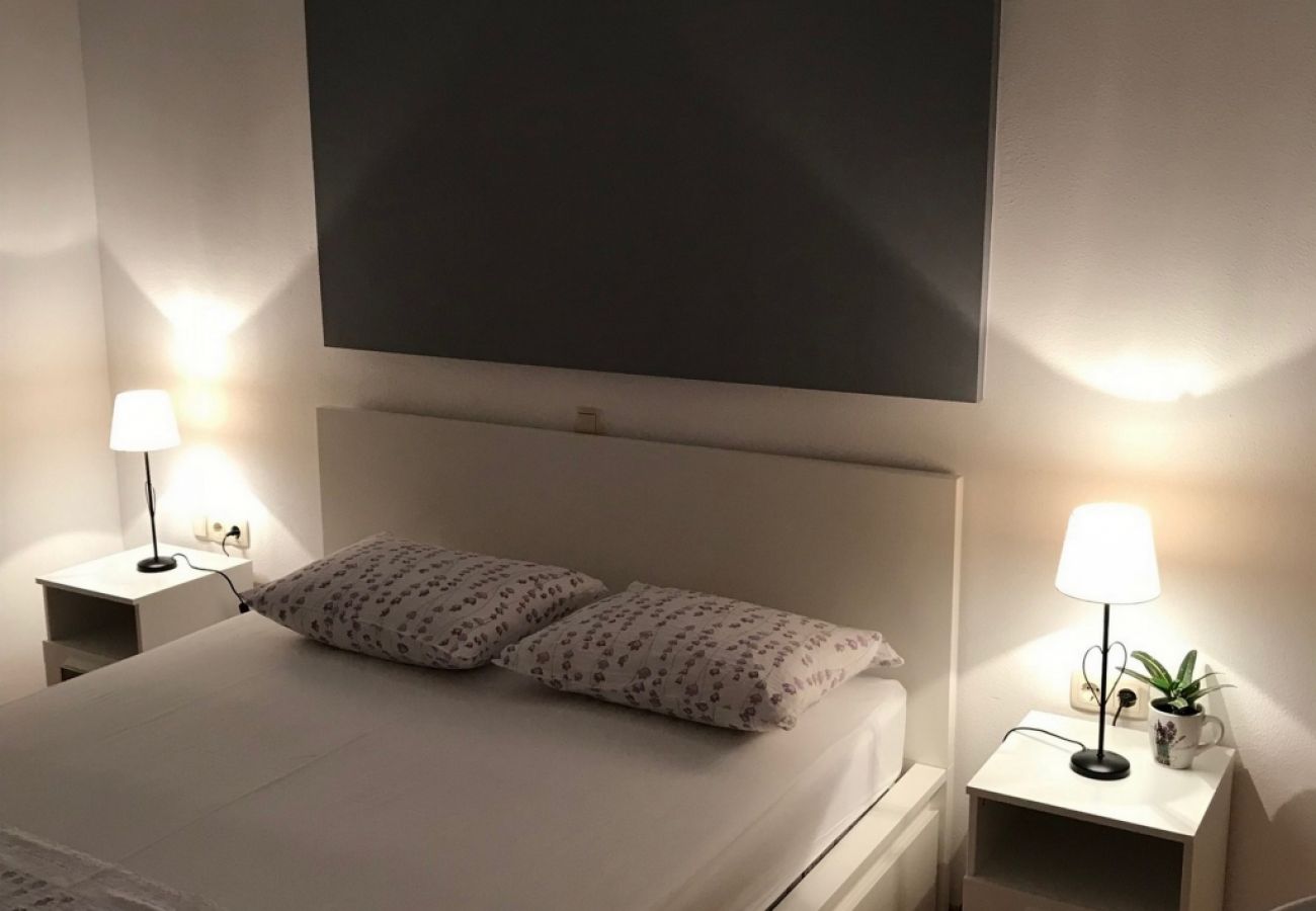 Appartamento a Omiš - Appartamento in Omiš con vista mare, terrazzo, Climatizzazione, WIFI (3422-7)