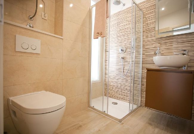 Appartamento a Duce - Appartamento in Duće con vista mare, terrazzo, Climatizzazione, WIFI (3425-10) Appartamento a Duce - Appartamento in Duće con vista mare, terrazzo, Climatizzazione, WIFI (3425-10)