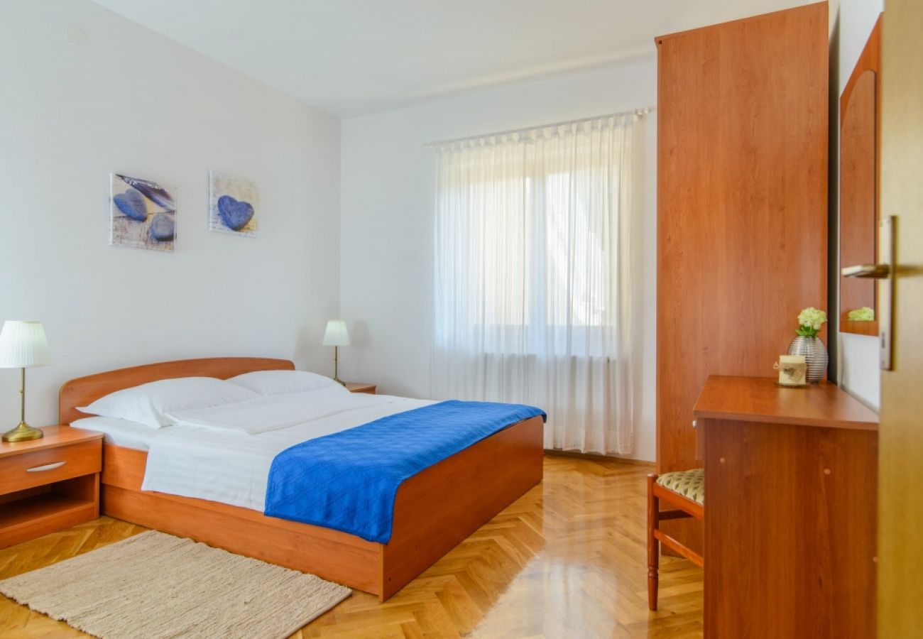 Appartamento a Okrug Gornji - Appartamento in Okrug Gornji con vista mare, terrazzo, Climatizzazione, WIFI (5209-4)