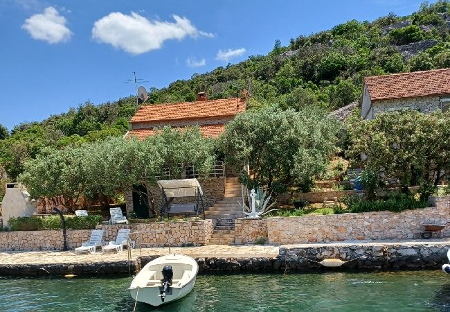 Casa a Tkon - Casa Robinson in Tuconio (Tkon) con vista mare, terrazzo, WIFI (3437-1) Casa a Tkon - Casa Robinson in Tuconio (Tkon) con vista mare, terrazzo, WIFI (3437-1)