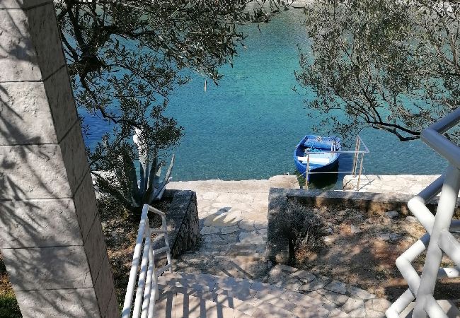 Casa a Tkon - Casa Robinson in Tuconio (Tkon) con vista mare, terrazzo, WIFI (3437-1) Casa a Tkon - Casa Robinson in Tuconio (Tkon) con vista mare, terrazzo, WIFI (3437-1)