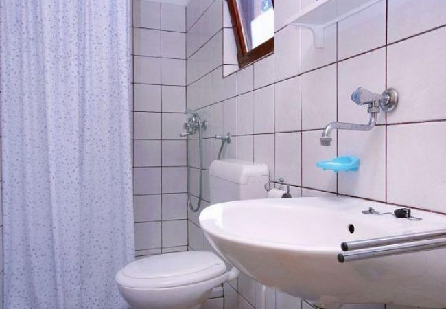 Appartamento a Stari Grad - Appartamento in Basina con vista mare, terrazzo (3450-2) Appartamento a Stari Grad - Appartamento in Basina con vista mare, terrazzo (3450-2)