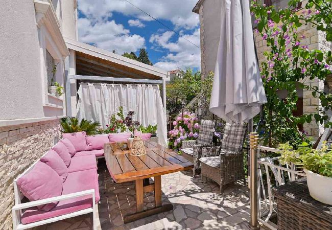 Appartamento a Trogir - Appartamento in Traù (Trogir) con vista mare, balcone, Climatizzazione, WIFI (3459-1) Appartamento a Trogir - Appartamento in Traù (Trogir) con vista mare, balcone, Climatizzazione, WIFI (3459-1)