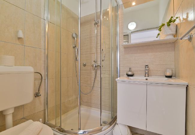 Appartamento a Trogir - Appartamento in Traù (Trogir) con vista mare, balcone, Climatizzazione, WIFI (3459-1) Appartamento a Trogir - Appartamento in Traù (Trogir) con vista mare, balcone, Climatizzazione, WIFI (3459-1)