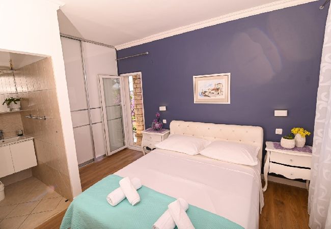 Appartamento a Trogir - Appartamento in Traù (Trogir) con vista mare, balcone, Climatizzazione, WIFI (3459-1) Appartamento a Trogir - Appartamento in Traù (Trogir) con vista mare, balcone, Climatizzazione, WIFI (3459-1)